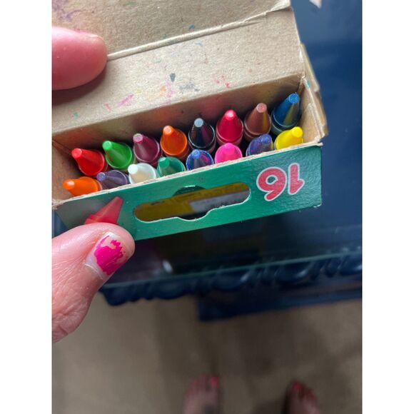 CRAYOLA Crayons - 3 BOXES‎ - 2 from 2010 1 from 2014. OPEN BOXES. Vintage UNISEX - Picture 3 of 5